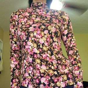H&M vibrant rose print turtleneck 💐💕